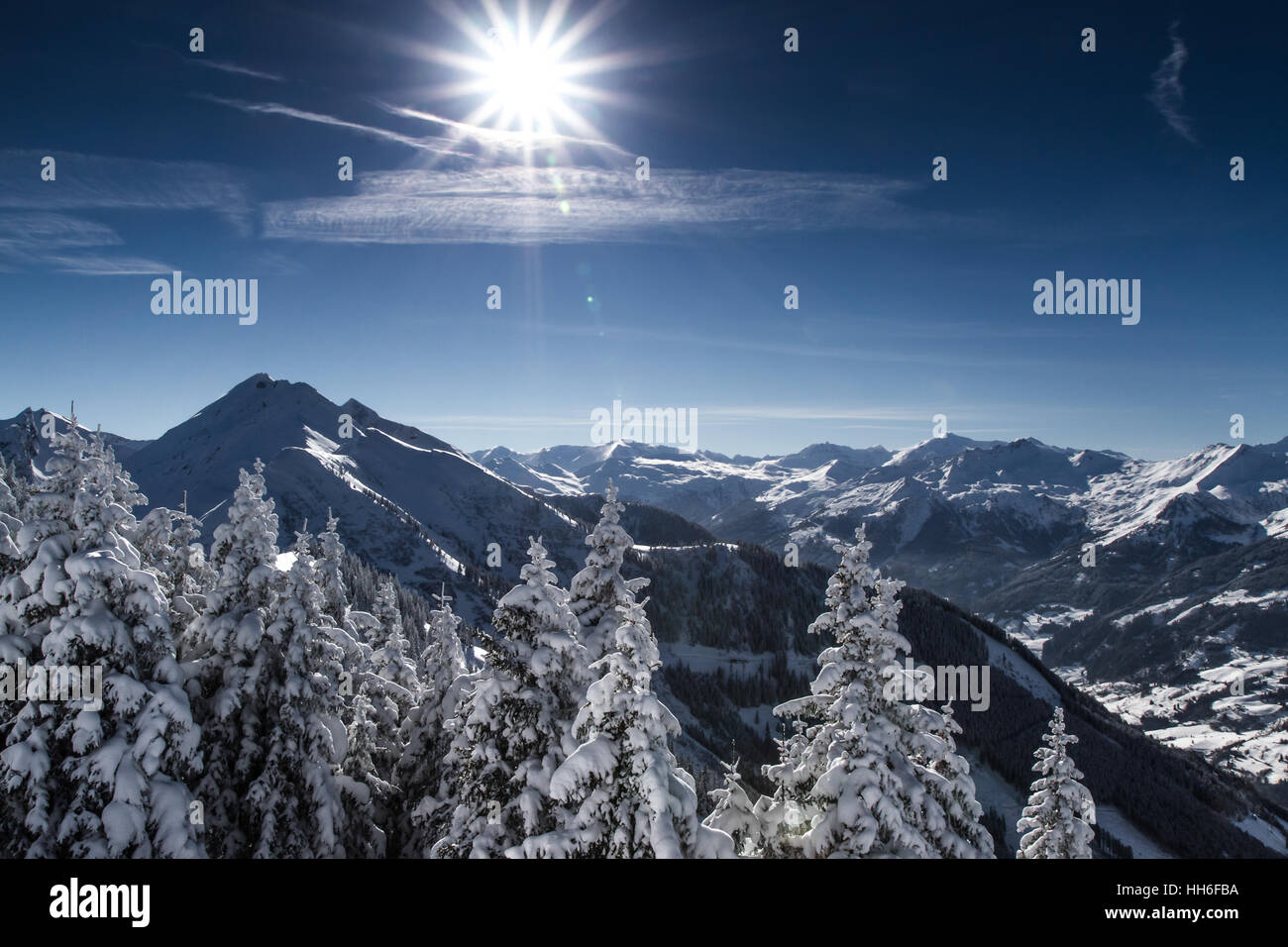 Winterlandschaft im Skigebiet, Alpen, Österreich Stockfoto