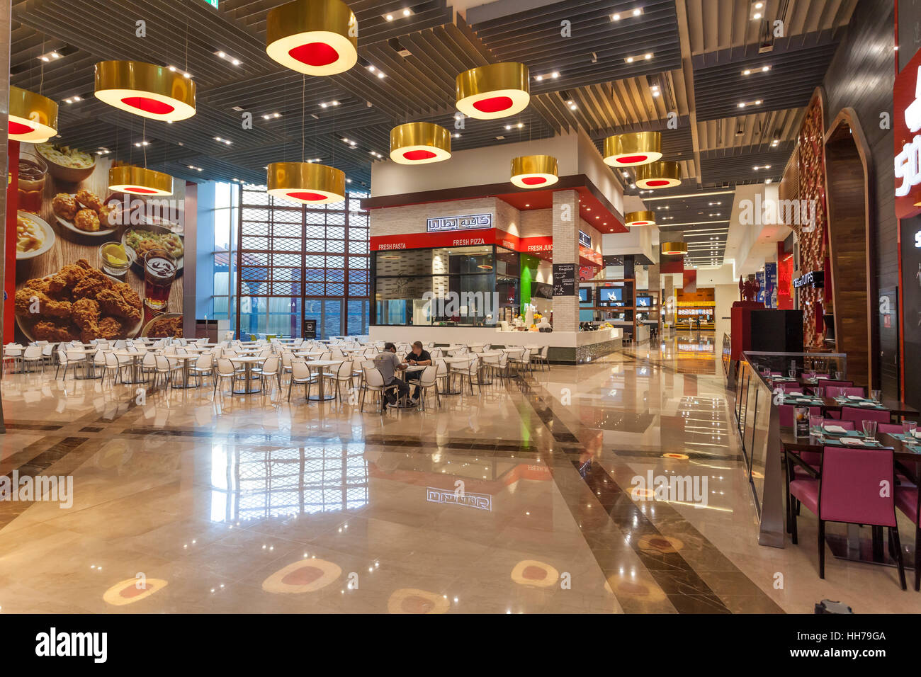 Food-Court in der Dubai Mall. Vereinigte Arabische Emirate, Naher Osten Stockfoto