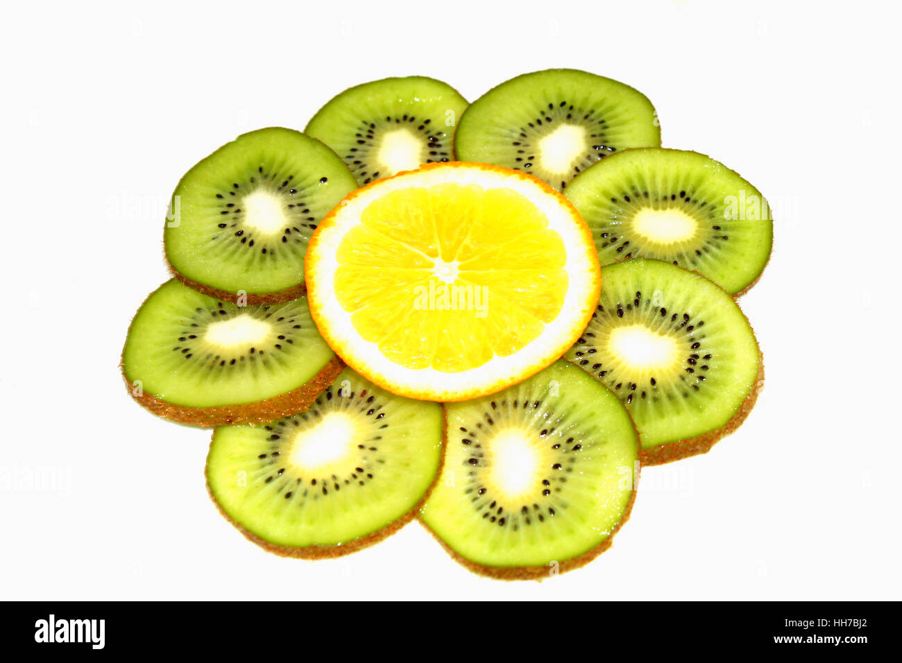 Kaffee mit Gebäck. Zwei Kaffeetassen und zwei Biskita liegen auf dem Tisch. Als nächstes legte eine Blume - Rose. Es ist schön, gemeinsam trinken Kaffee am Morgen Stockfoto