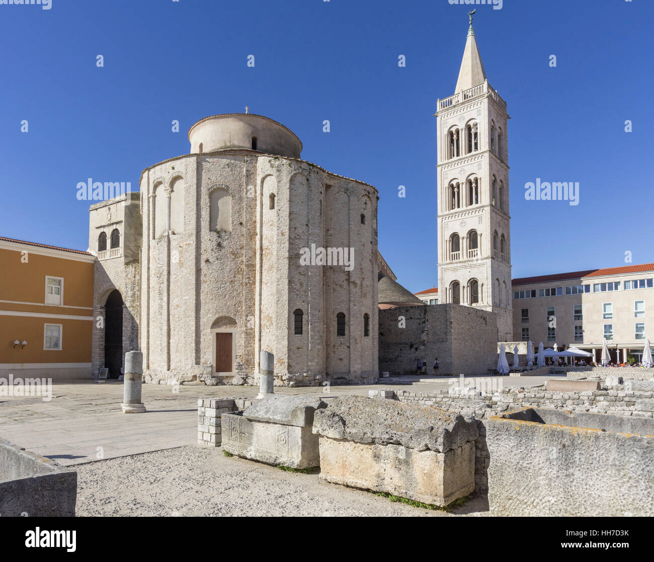 Forum Romanum, St. Donatus Kirche, die Kathedrale und der Glockenturm, Zadar, Kroatien Stockfoto