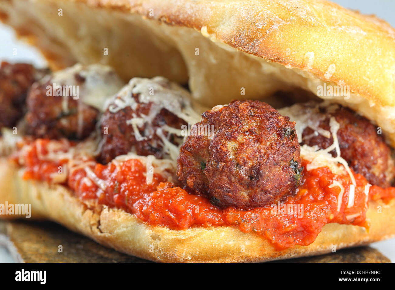 Leckere Frikadellen sandwich in einem Ciabatta mit Tomatensauce und ...