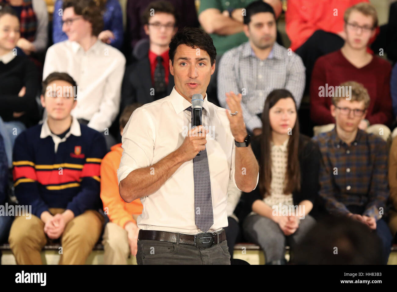 Kingston, Kanada. 12. Januar 2017. Premierminister Justin Trudeau spricht bei einer Bürgerversammlung in der Memorial Hall im Rathaus in Kingston, Ontario. Bildnachweis: Lars Hagberg/Alamy Live-Nachrichten Stockfoto