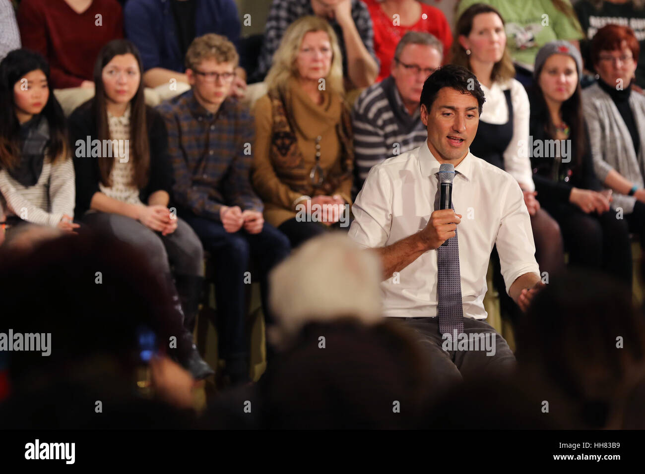 Kingston, Kanada. 12. Januar 2017. Premierminister Justin Trudeau spricht bei einer Bürgerversammlung in der Memorial Hall im Rathaus in Kingston, Ontario. Bildnachweis: Lars Hagberg/Alamy Live-Nachrichten Stockfoto