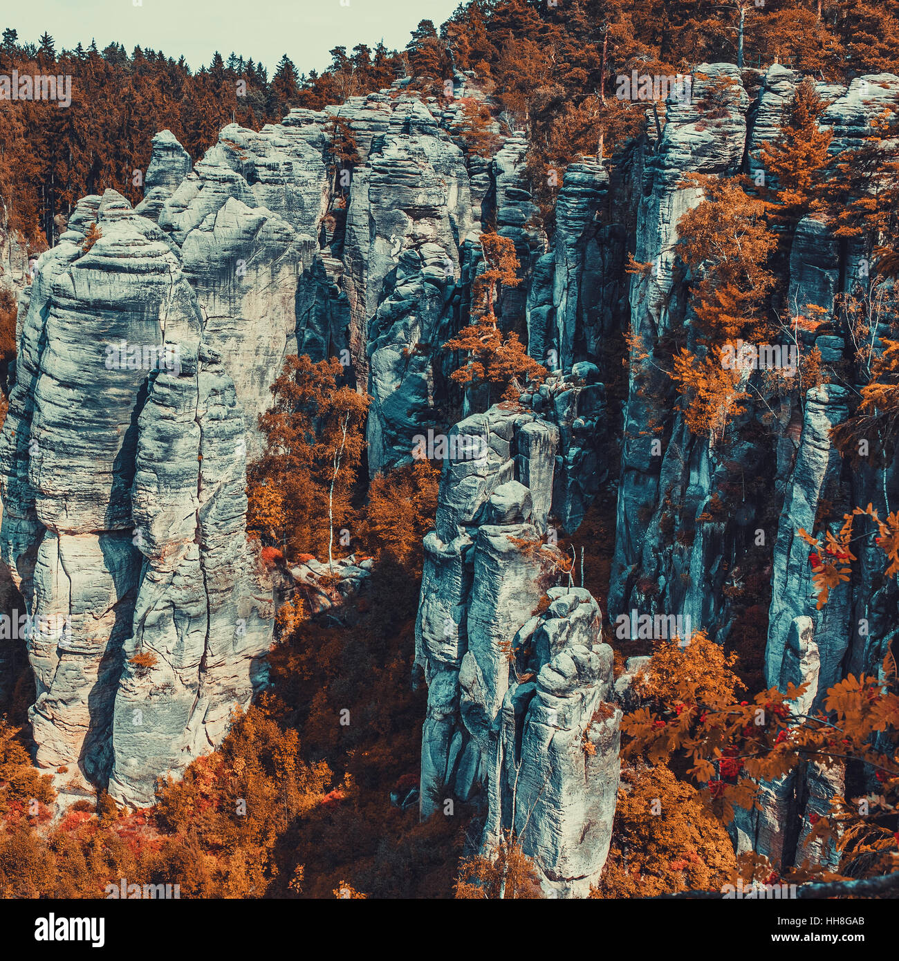 Adersbach-Teplice Felsen in Tschechien am Herbstsaison Stockfoto