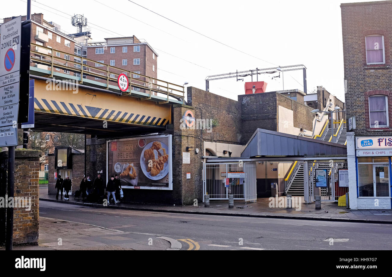 White Hart Lane U-Bahn Bahnhof in Nord-London-UK Stockfoto