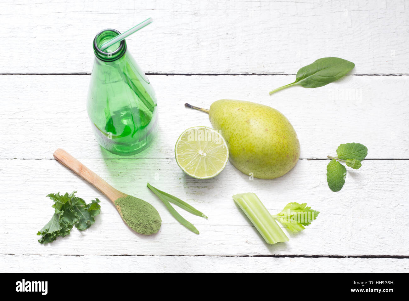 Grüne abstrakte Smoothie mit Obst-Ernährung und Gesundheit-Lifestyle-Konzept Stockfoto