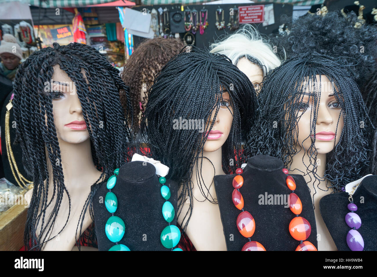 Perücken, Ridley Road, Dalston.   Afrikanische Frisuren. Stockfoto