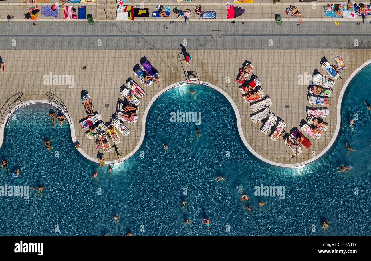 Freibad Annen, Sonnenbaden, Schwimmer, Freizeit, Wellen, Witten-Annen, Witten, Ruhrgebiet, Nordrhein-Westfalen, Deutschland, Europa, Stockfoto