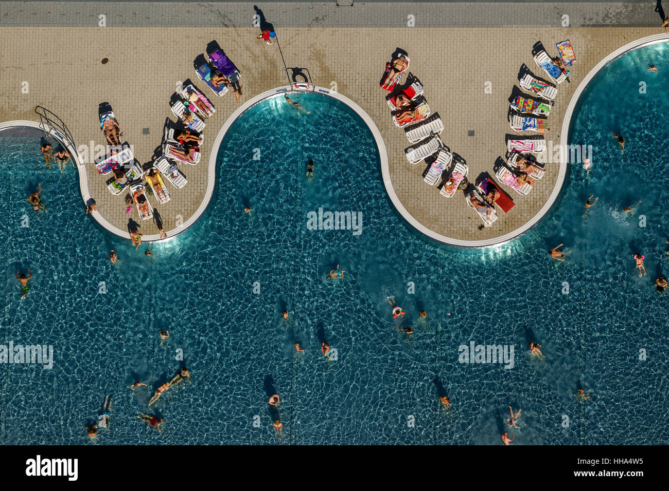 Freibad Annen, Sonnenbaden, Schwimmer, Freizeit, Wellen, Witten-Annen, Witten, Ruhrgebiet, Nordrhein-Westfalen, Deutschland, Europa, Stockfoto