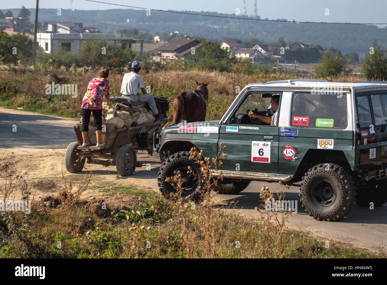Offroad-Wettbewerb in Bucium Wald in der Nähe von Iasi, Rumänien, Pferd Wagen den Transport von Steinen Stockfoto
