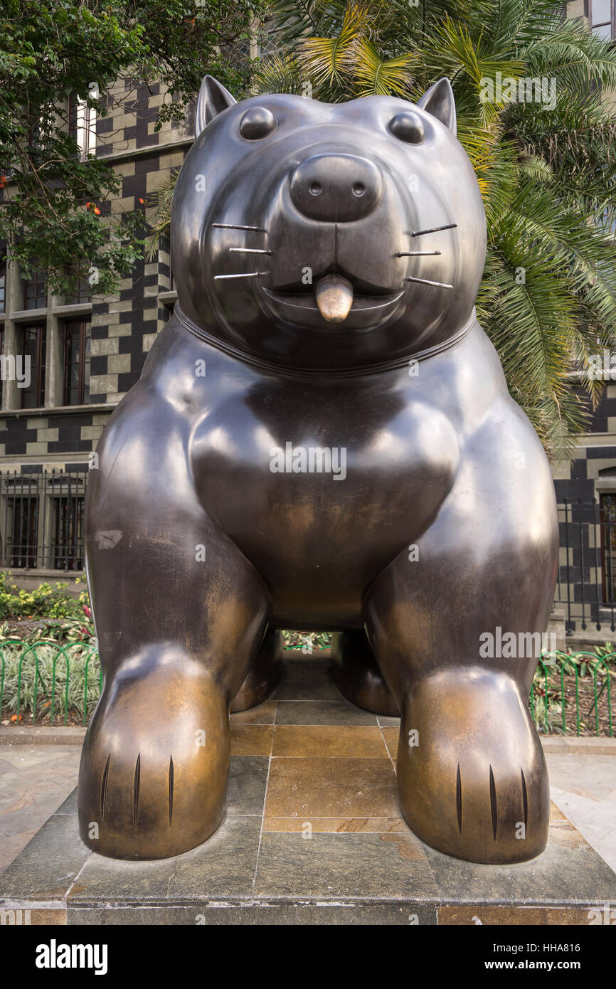 Oktober 19,2016 Medellin, Kolumbien: surrealistische Statue eines Hundes gestiftet von Botero in seiner Geburtsstadt öffentlich im Park, benannt nach den Behörden angezeigt Stockfoto