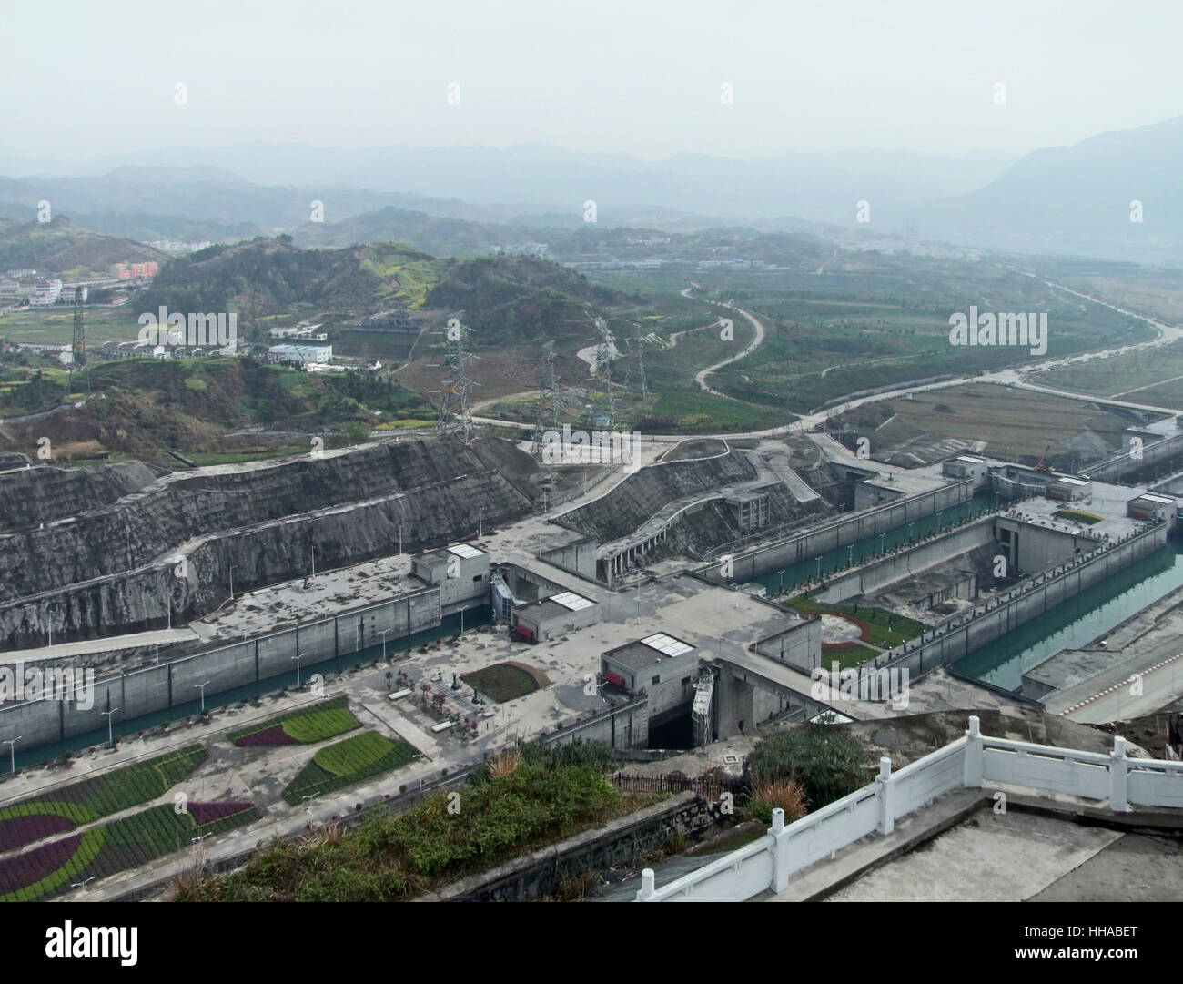 neblig Luftaufnahme des drei-Schluchten-Staudamm am Jangtse in China Stockfoto