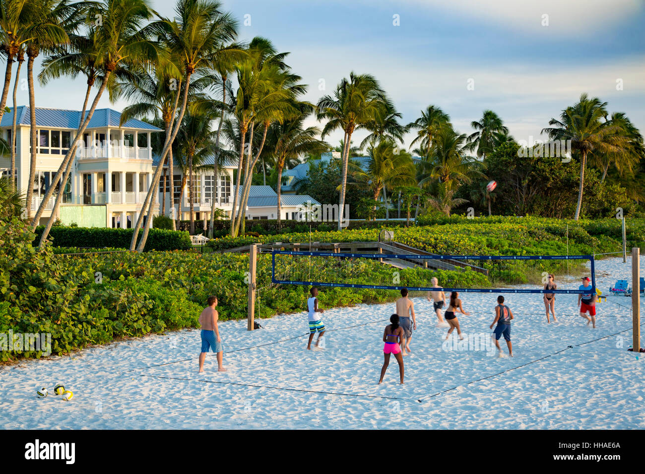 Volleyball am Strand von Naples, Florida, USA Stockfoto