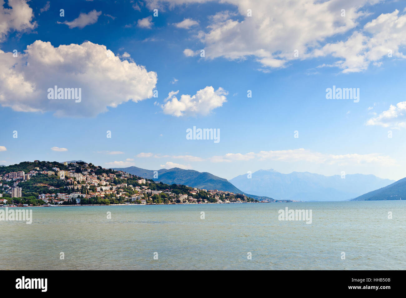 Ansicht von Herceg Novi aus dem Meer, Montenegro Stockfoto