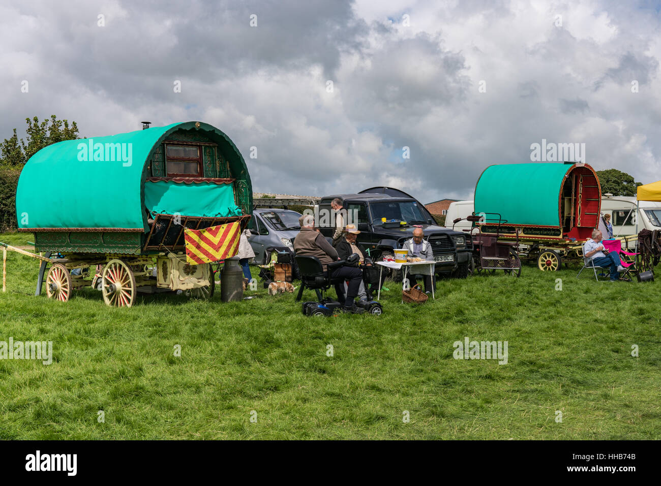 Ein paar traditionelle Roma-Wohnwagen auf Anglesey Show Stockfoto