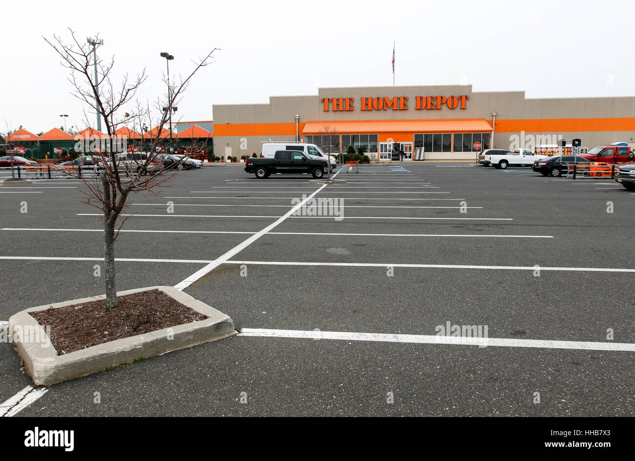 Home Depot Store und Parkplatz davor. Stockfoto