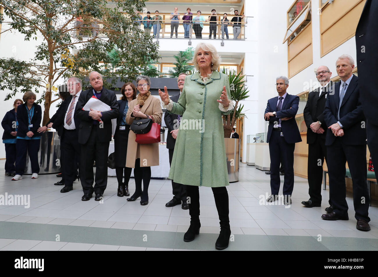 Die Herzogin von Cornwall, bekannt als Herzogin von Rothesay in Schottland, im Rahmen eines Empfangs am Institute of Medical Sciences bei ihrem Besuch in der Universität von Aberdeen, wo sie ein Labor auf dem Foresterhill Campus eröffnet. Stockfoto