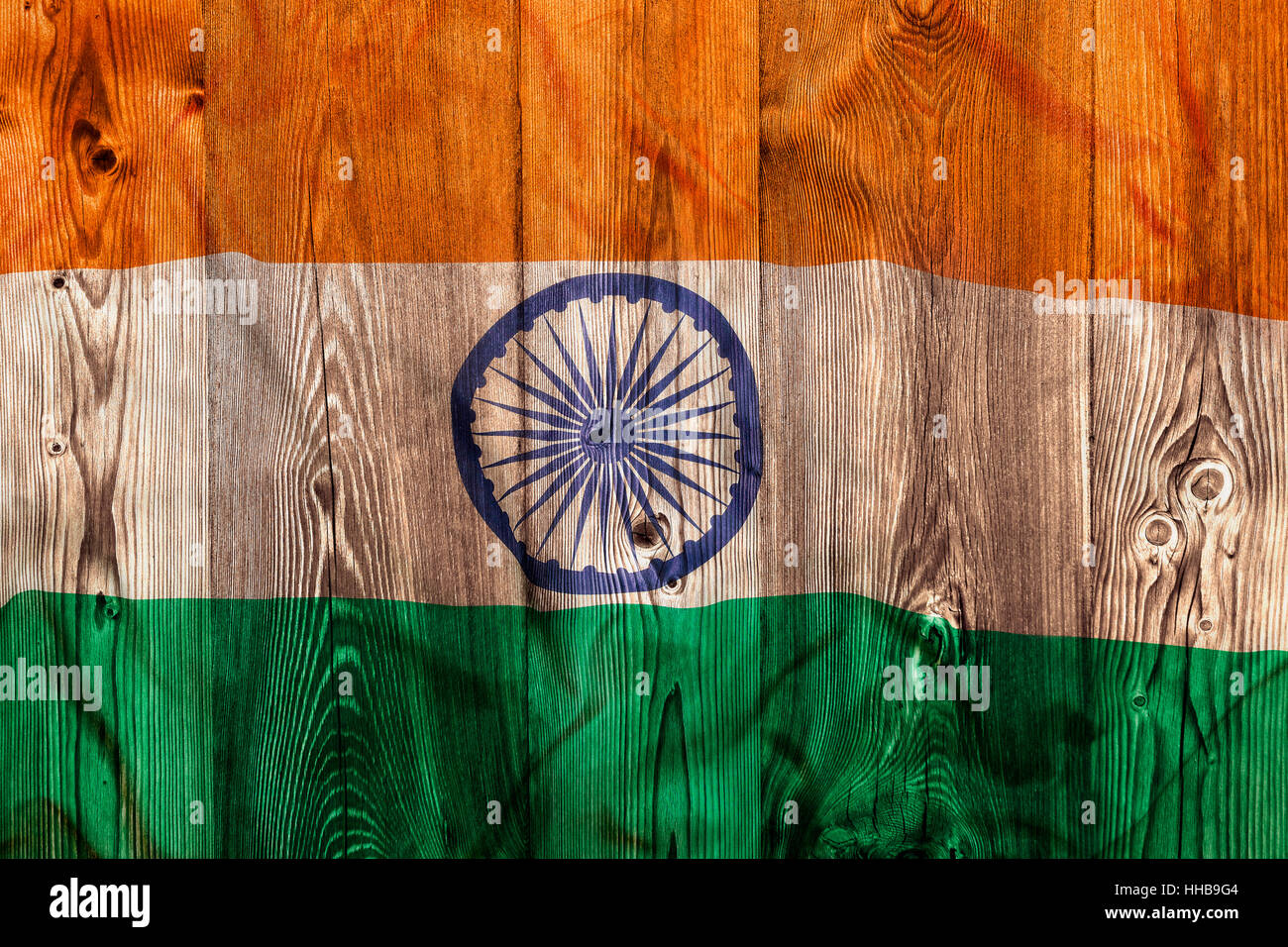 Nationalflagge von Indien auf hölzernen Hintergrund Stockfoto