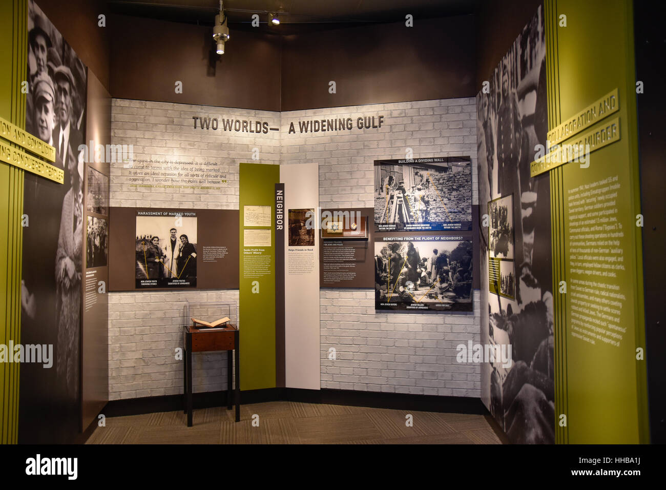 Washington DC, USA - Innenansicht des Holocaust Memorial Museums. Echte Bilder der Deportierten, Nazi-Propaganda, Objekte, Krematorium. Stockfoto