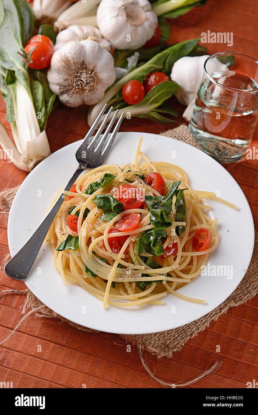 Spaghetti mit Mangold und Tomaten - italienische Speisen ...