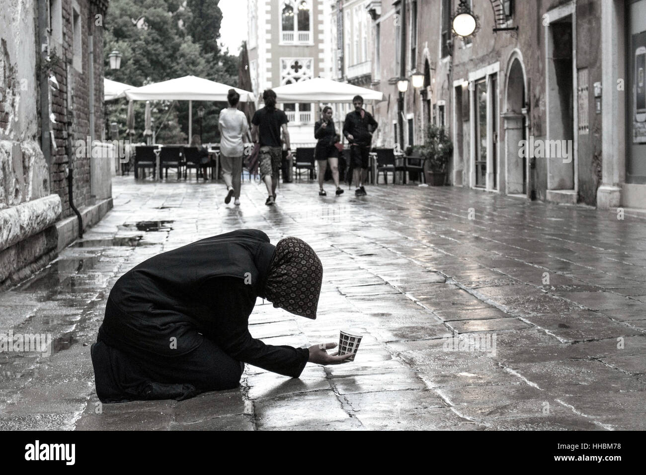 Frau für Geld, Venecia, Italien betteln. Stockfoto