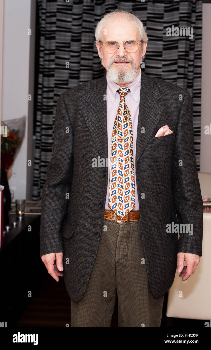 Reife senior Business-Mann stehend. Stockfoto Reife senior Business-Mann stehend. Stockfoto