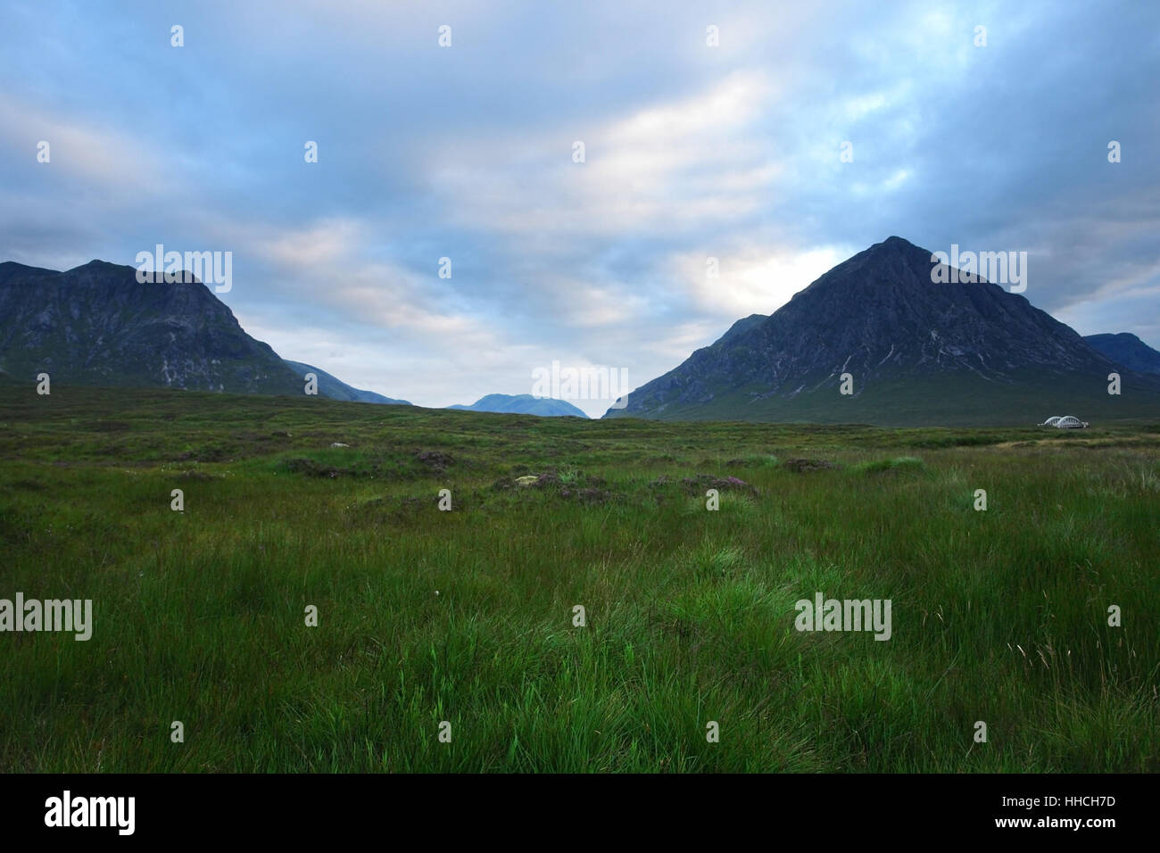 idyllische Landschaft in Schottland um Rannoch Moor mit Pastell farbigen Himmel Stockfoto