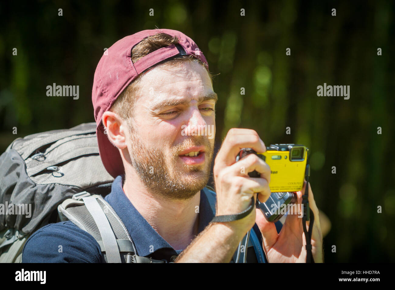 Mann mit der Kamera ein Foto auf seinen Reisen, weißen kaukasischen 25-35 Stockfoto