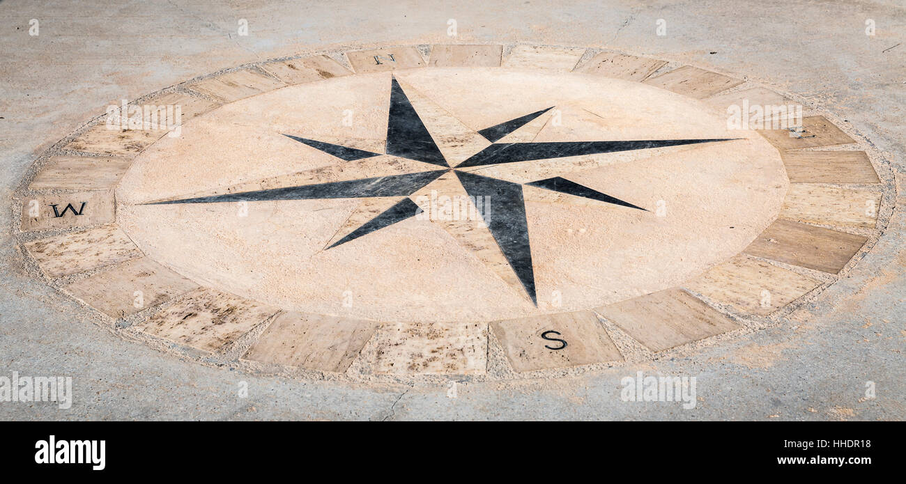 Windrose Navigation Zeichen in Marmor Stockfoto