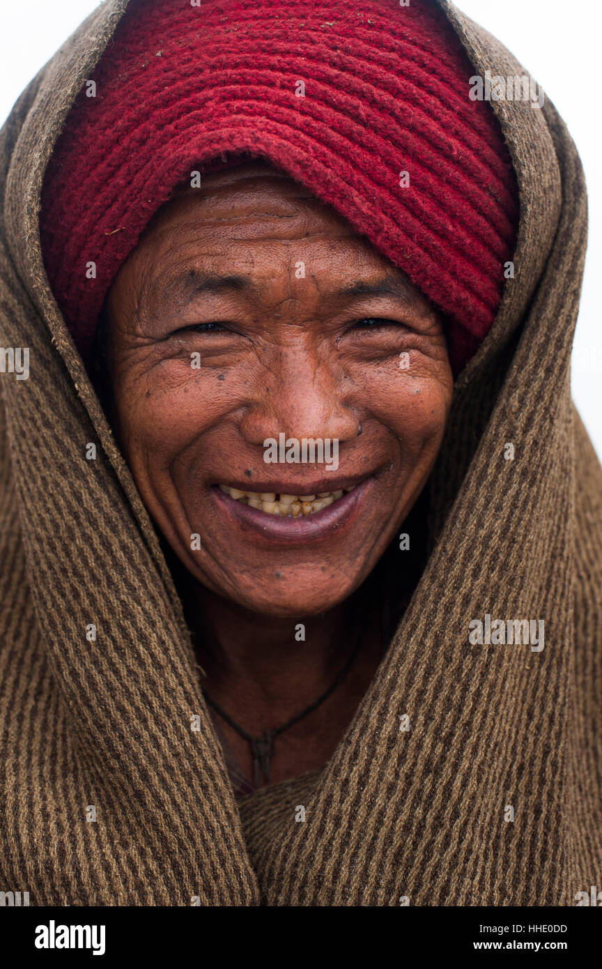 Wolldecken werden wie Mäntel verwendet, um warm zu halten in Nepal Stockfoto