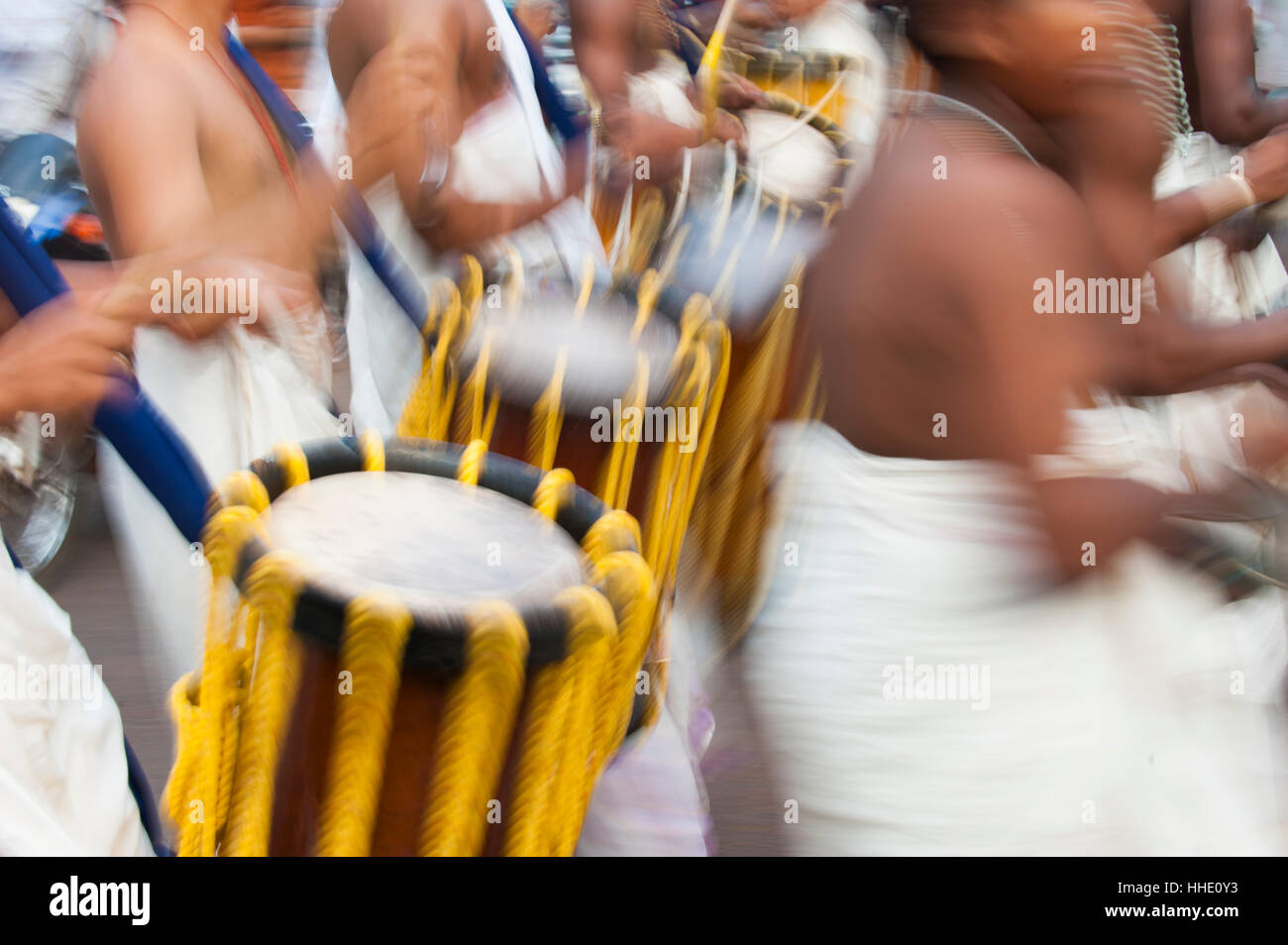 Trommeln für ein Festival in Kerala, Südindien Stockfoto