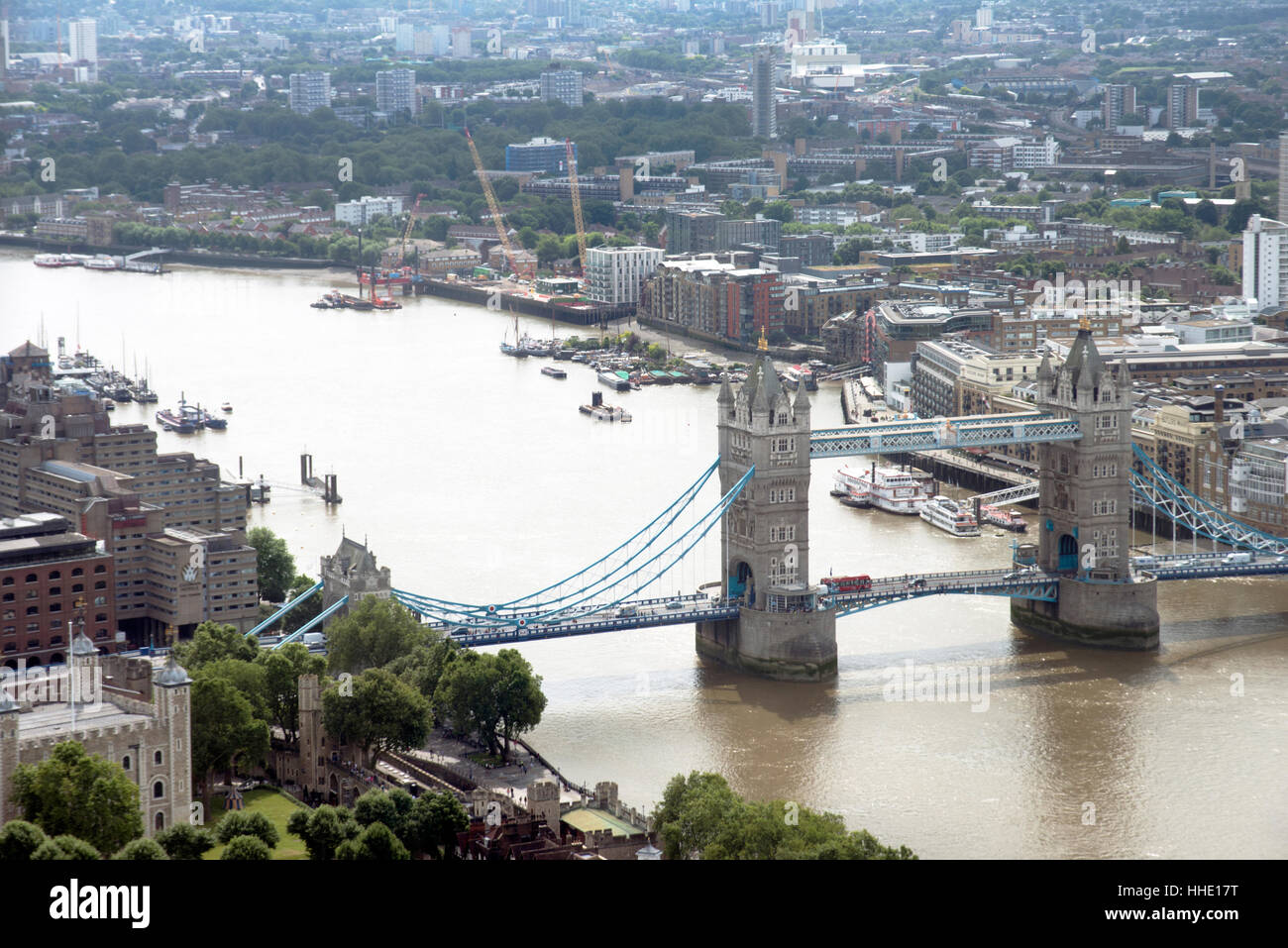 Blick über die Tower Bridge aus der Sky Garden, London, EC3, UK Stockfoto
