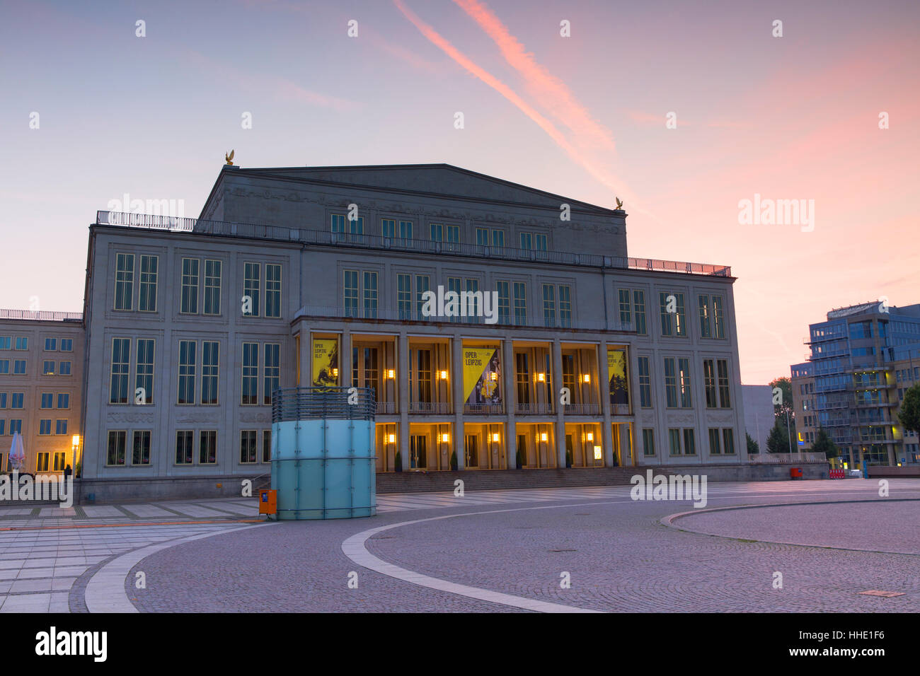 Opernhaus in Augustusplatz im Morgengrauen, Leipzig, Sachsen, Deutschland Stockfoto