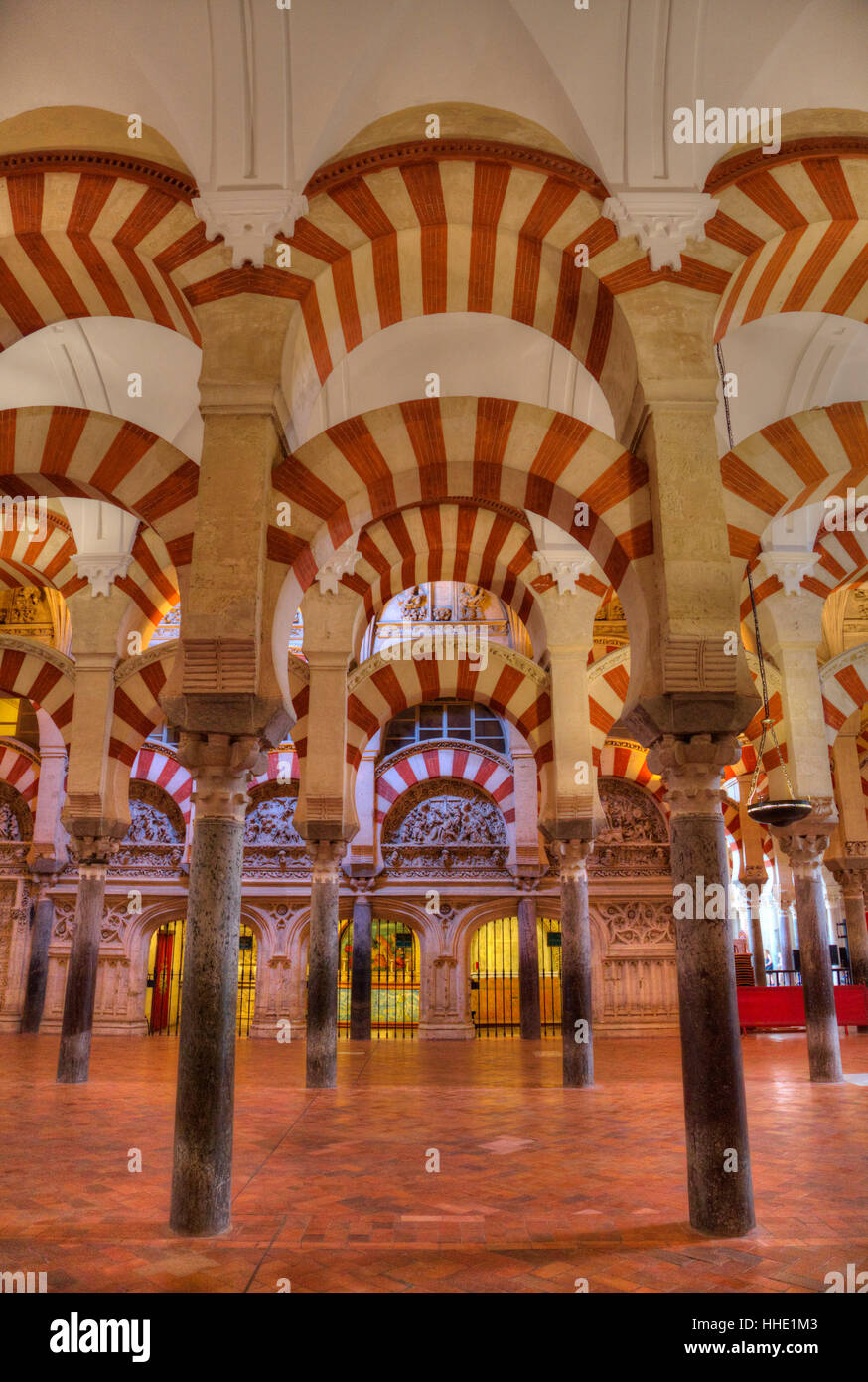 Bögen und Säulen, die große Moschee (Mesquita) und Kathedrale von Cordoba, UNESCO, Córdoba, Andalusien, Spanien Stockfoto