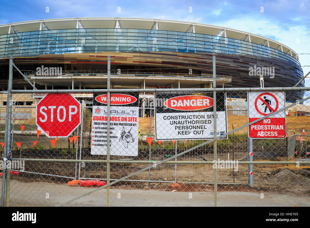 Baustelle Anzeichen auf ein Sicherheitszaun außerhalb der neuen Optus Stadion Stockfoto