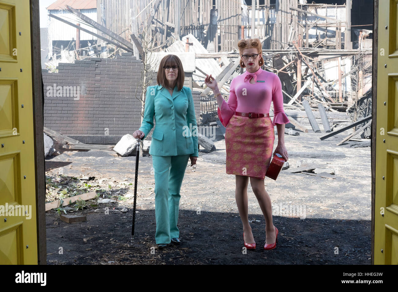A SERIES OF UNFORTUNATE EVENTS l-r: Catherine O'Hara, Neil Patrick ...