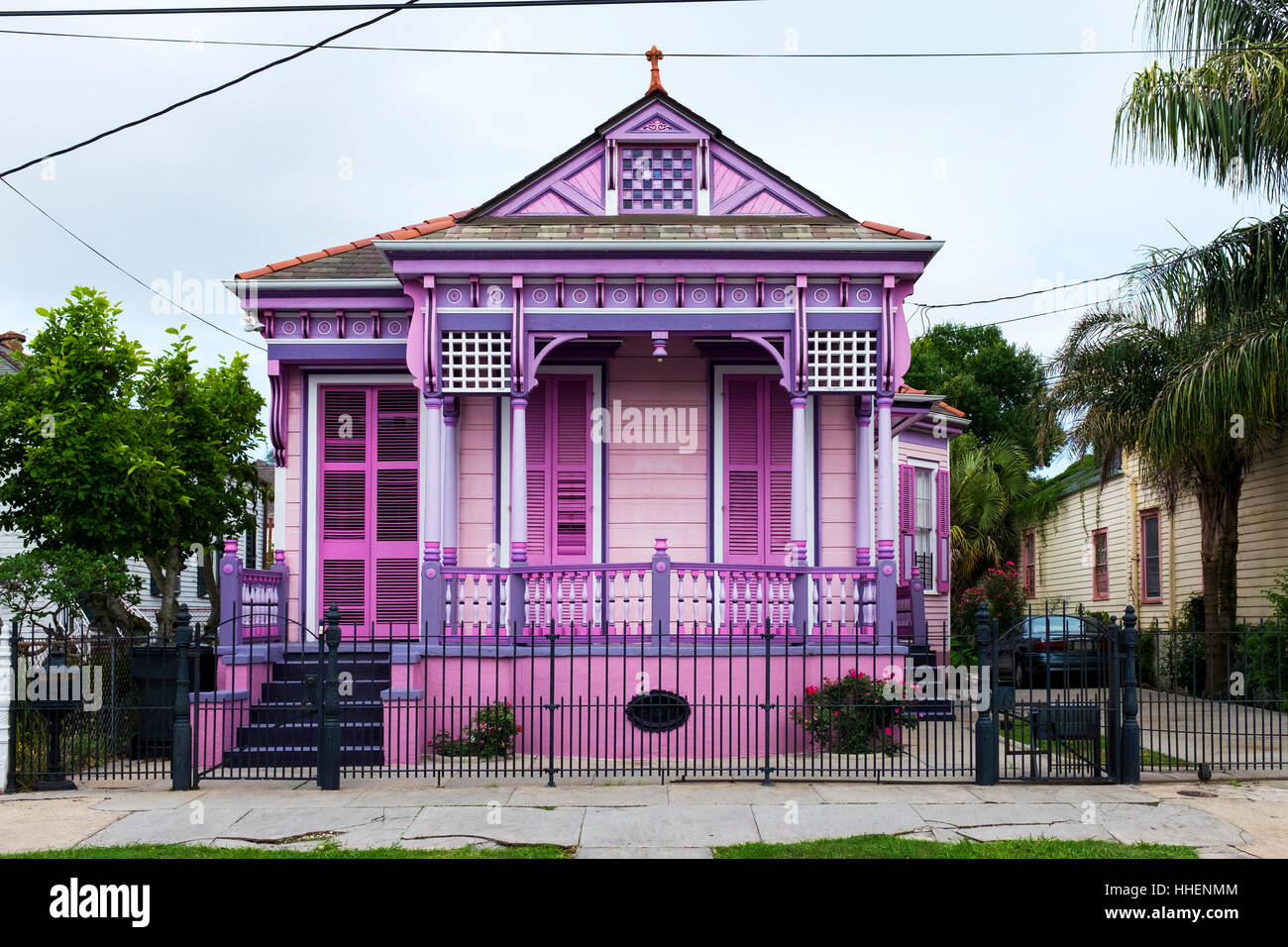 Bunte altes Haus im Stadtteil Marigny in der Stadt New Orleans, Louisiana. Stockfoto
