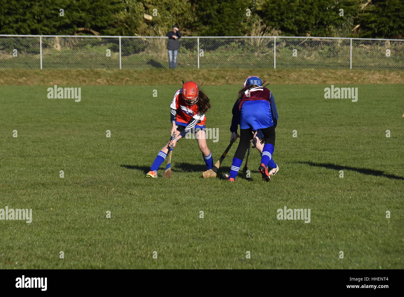 Camogie - pass eines irischen nationalen Zeiten Stockfoto