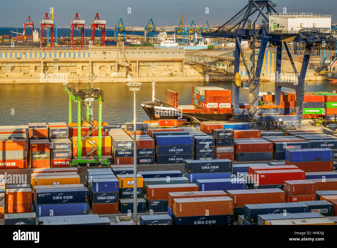 Schiff, beladen mit Container Hafen von Casablanca Marokko Stockfoto