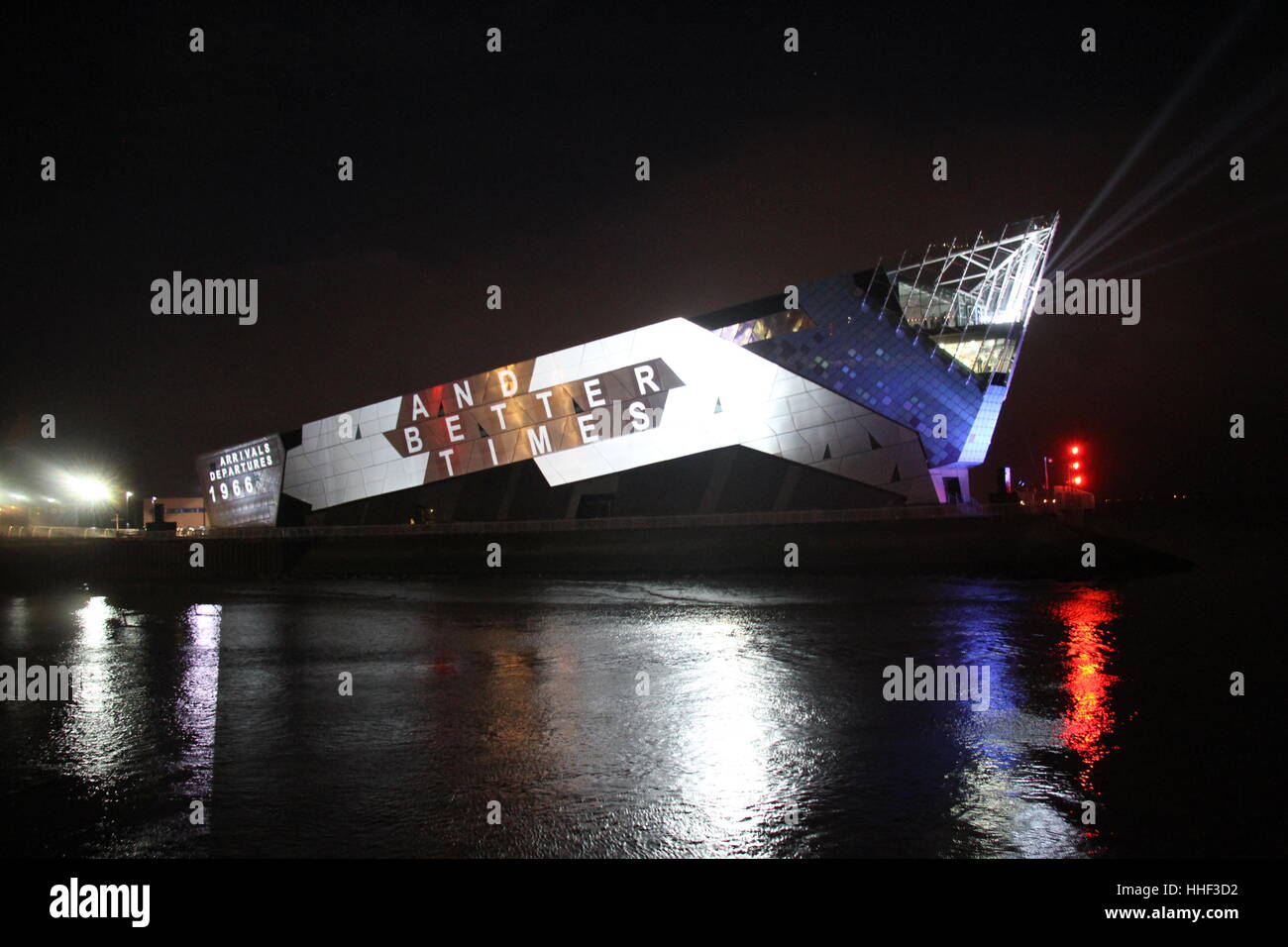 Hull City of Culture 2017 Made in Hull Licht Projektion zeigen in The Deep, mit der River Hull und Humber Mündung Stockfoto