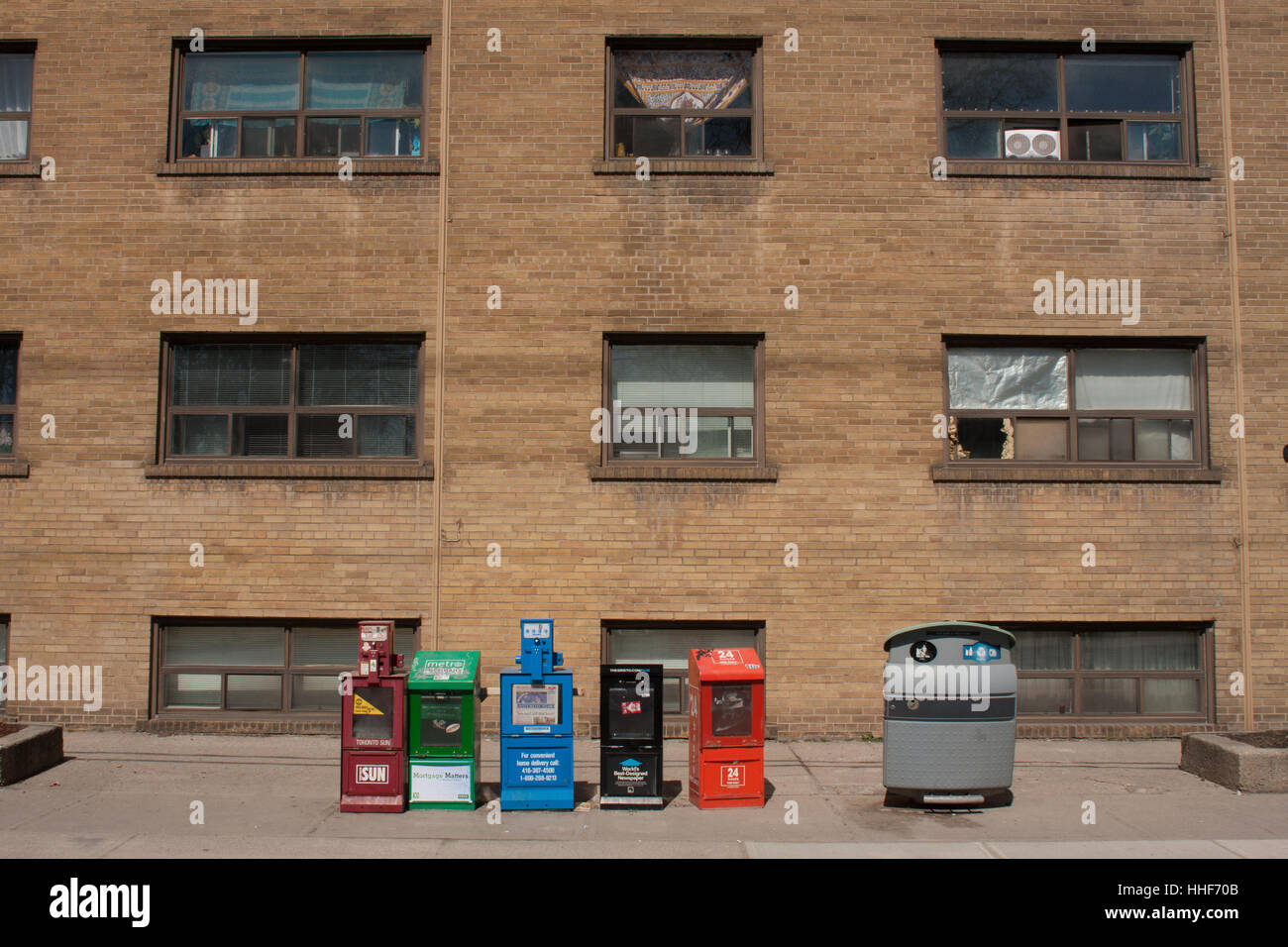 Kanadische Medien Zeitung-Boxen auf den Straßen von Toronto Stockfoto