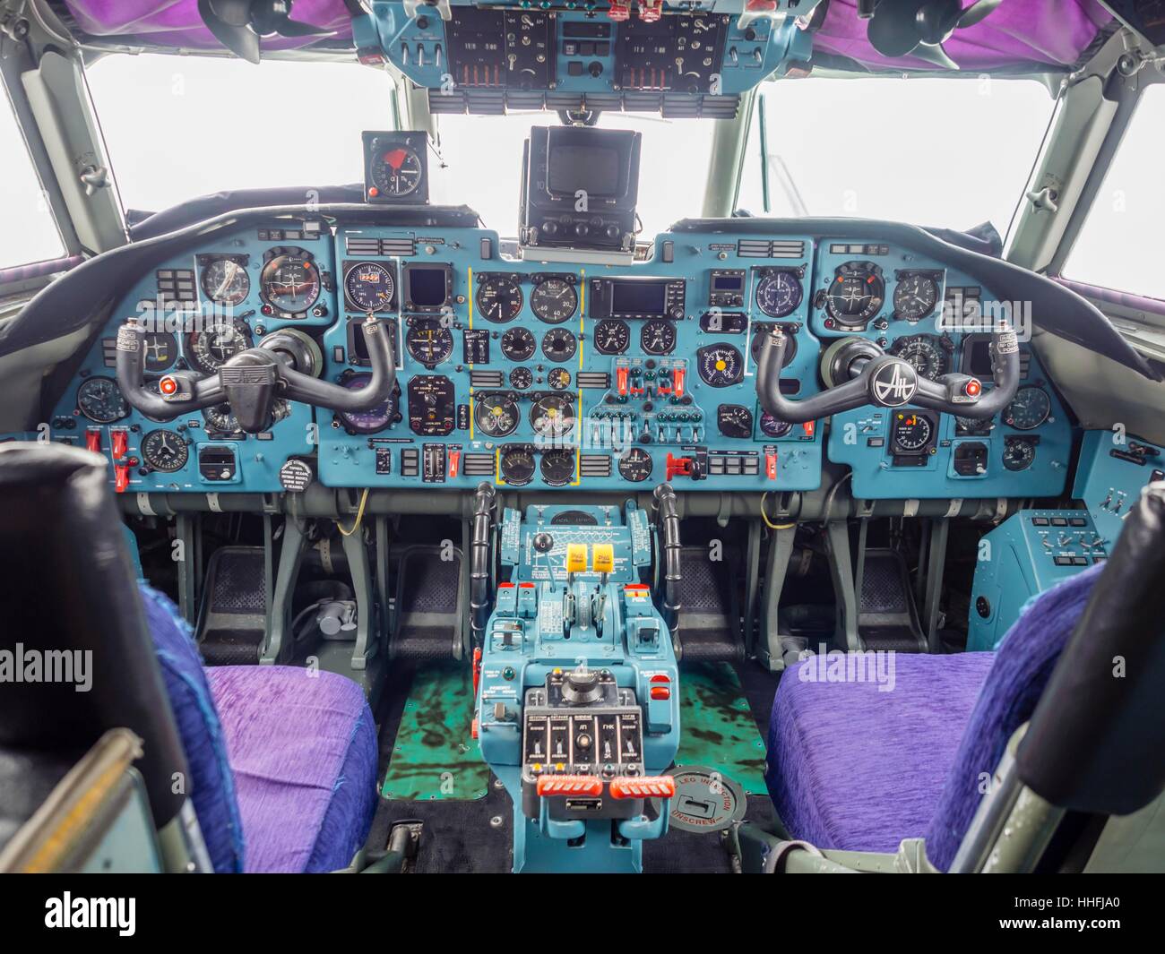Kroatische Luftwaffe HRZ Kroatien Transport Flugzeug Antonov An-32 b An32B  cockpit Stockfotografie - Alamy