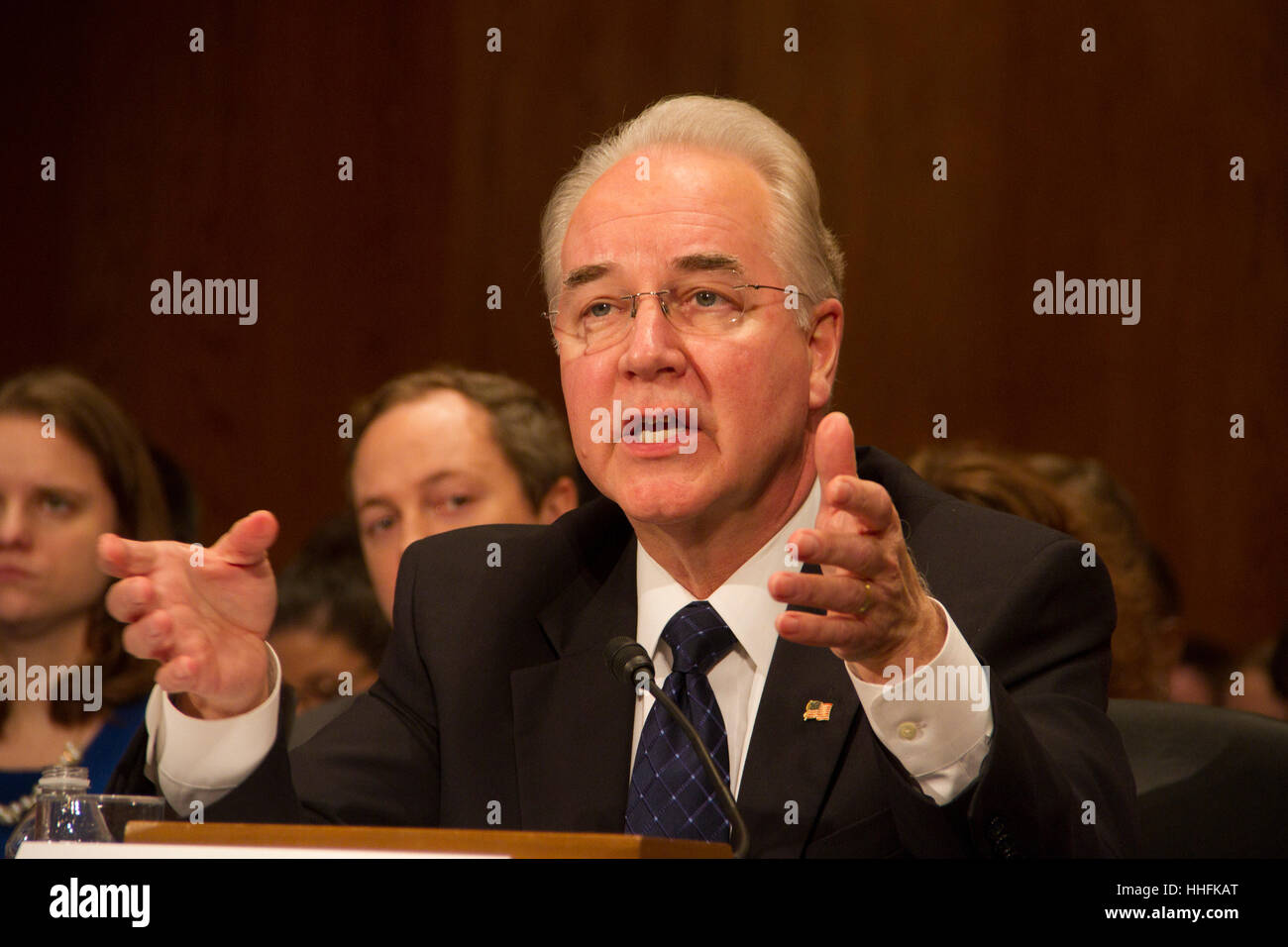 Washington DC, USA. 18. Januar 2017. Die US-amerikanischen Gesundheit und Human Services secretary Nominee rep. Tom Preis (r-ga) bezeugt während seiner Anhörung vom 18. Januar 2017 auf dem Capitol Hill in Washington, DC. Preis, einer der führenden Kritiker der Erschwingliche Pflege handeln, wird erwartet, um Fragen über seine healthcare Aktienkäufe vor der Einführung von Rechtsvorschriften, die die Unternehmen profitieren würden. Credit: pixelpro/alamy live news Gesicht Stockfoto