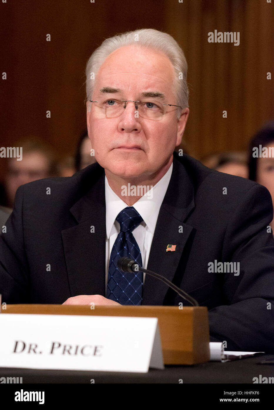 Washington, USA. 18. Januar 2017. Vereinigte Staaten Repräsentant Dr. Tom Price (Republikanische of Georgia) bezeugt vor dem USA Senatsausschuss für Gesundheit, Bildung, Arbeit und Renten auf seine Nominierung als USA Secretary Of Health And Human Services auf dem Capitol Hill in Washington, DC auf Mittwoch, 18. Januar 2017 zu dienen. -KEIN Draht-SERVICE - Foto: Ron Sachs/Consolidated/Dpa/Alamy Live News Stockfoto