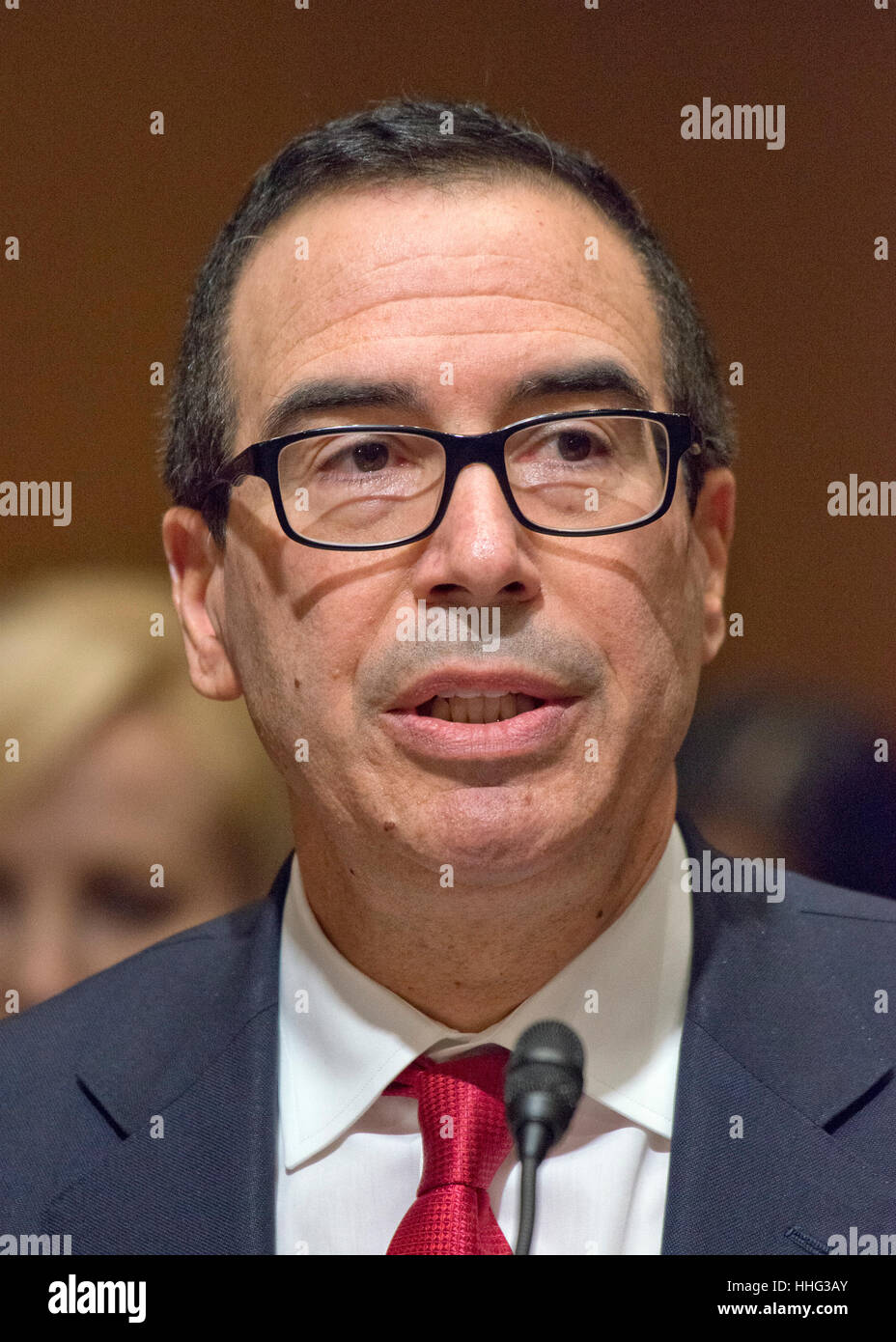 Washington, DC, USA. 19. Januar 2017. Steven T. Mnuchin erscheint vor uns Senate Committee on Finance unter Berücksichtigung seiner Ernennung zum Minister fuer dem Fiskus auf dem Capitol Hill in Washington, DC auf Donnerstag, 19. Januar 2017 werden. Bildnachweis: MediaPunch Inc/Alamy Live-Nachrichten Stockfoto