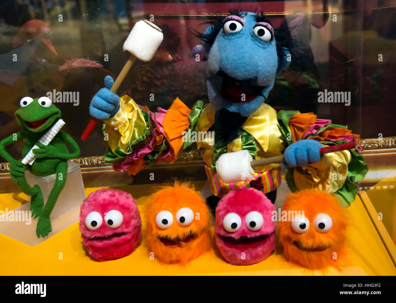 Atlanta, USA. 19. Januar 2017. Robin der Frosch, links, ein Display Marionette und Marvin Suggs, eine Marionette in der Muppet Show durchgeführt werden auf dem Display in der Jim Henson-Sammlung in der Mitte für Puppetry Künste angesehen. Bildnachweis: Brian Cahn/ZUMA Draht/Alamy Live-Nachrichten Stockfoto