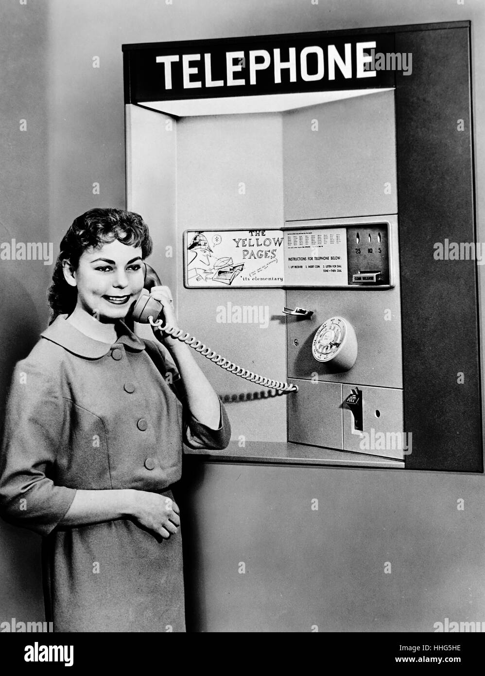 Die bekannten schwarzen Münztelefon in diesem stattlichen neue Münze  Telefon Regal von Bell Telephone Laboratories in Murray Hill, New Jersey,  gekleidet worden Stockfotografie - Alamy