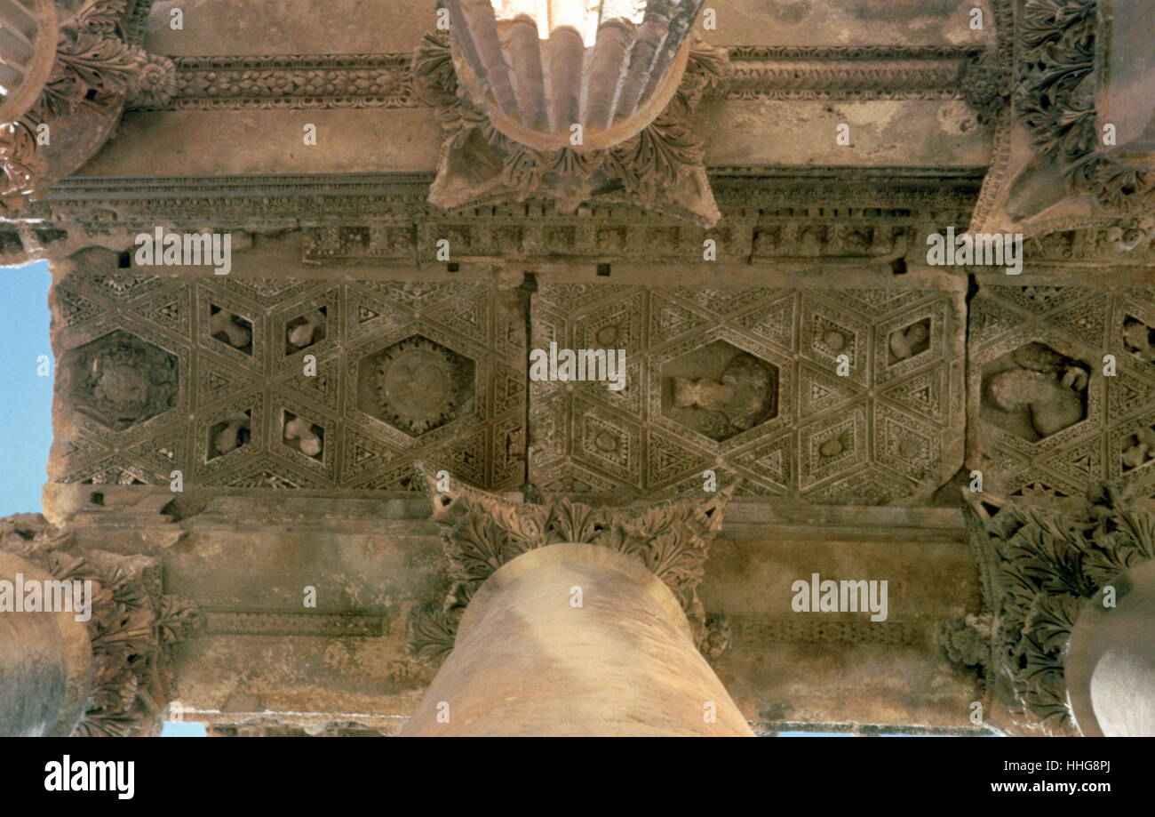 Bacchus Tempel in Römische Heliopolis (baalbek). Baalbek, Libanon. Ein Weltkulturerbe, Baalbek ist eine der am besten erhaltenen und größten römischen Tempelruinen in der Welt. Der Bau ist in der Regel zwischen 150 AD und 250 AD betrachtet. Stockfoto