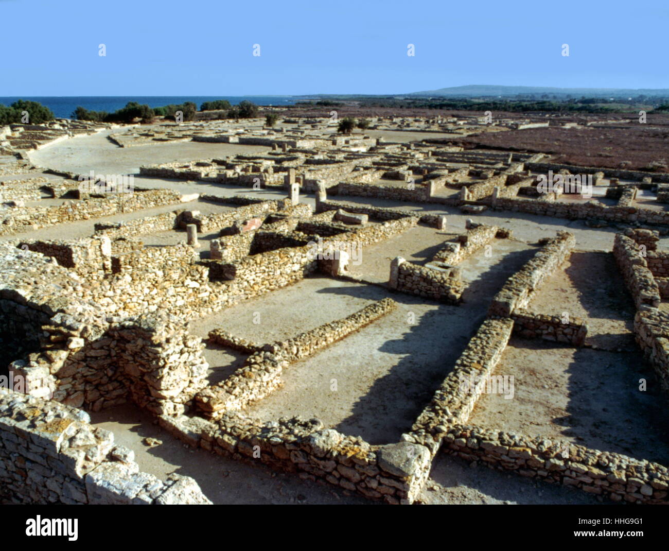 Kerkouane oder Kerkouane ist einer punischen Stadt im Nordosten Tunesiens, in der Nähe von Kap Bon. Diese phönizische Stadt wurde vermutlich während des Ersten Punischen Krieges verlassen (C. 250 v. Chr.) und in der Folge wurde nicht von den Römern wieder aufgebaut. Es war für fast 400 Jahre bestanden. Stockfoto