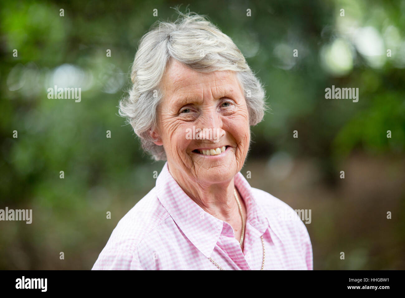 Rachael Heyhoe Flint in ihrem Haus in Wolverhampton. Stockfoto